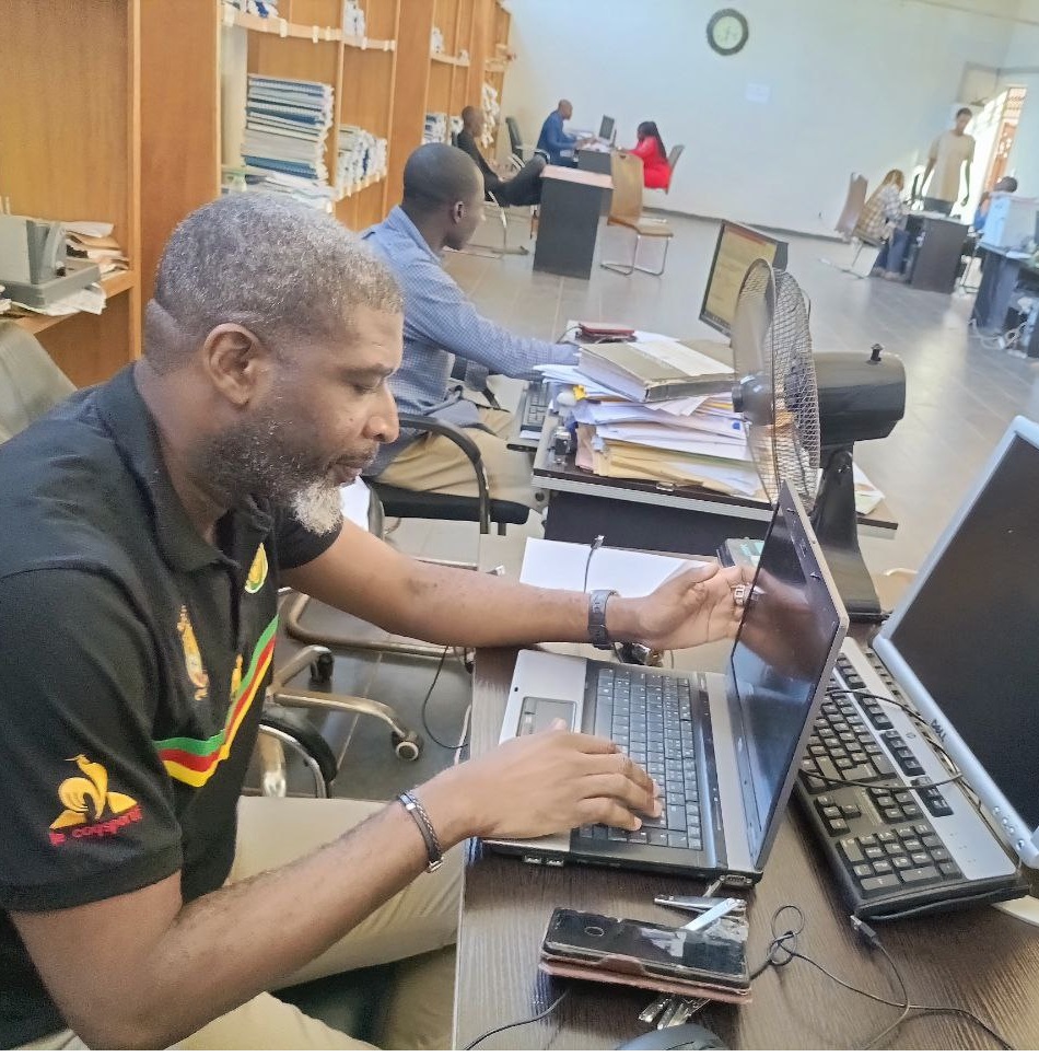 photo_5782885173430435121_y